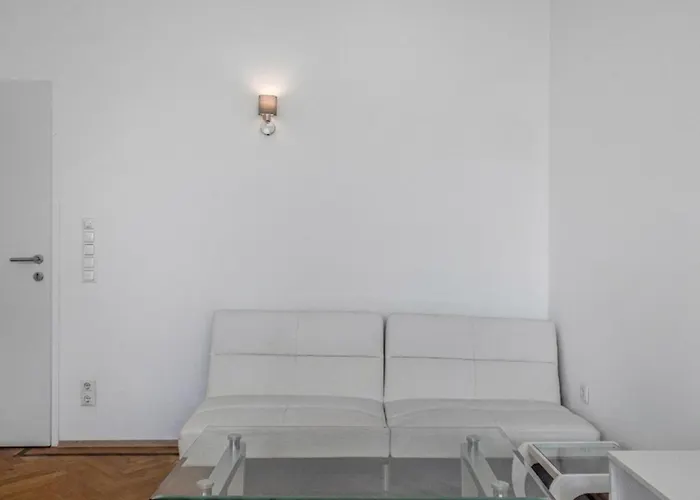 Spacious 7br Near Hauptbahnhof Apartamento Viena