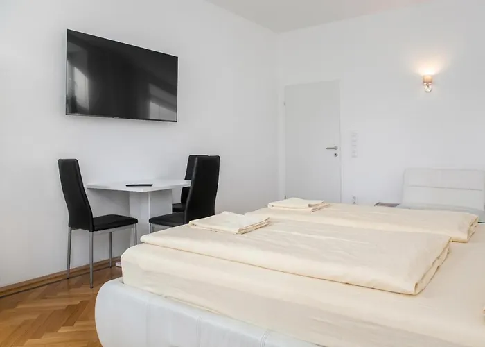 Spacious 7br Near Hauptbahnhof Viena