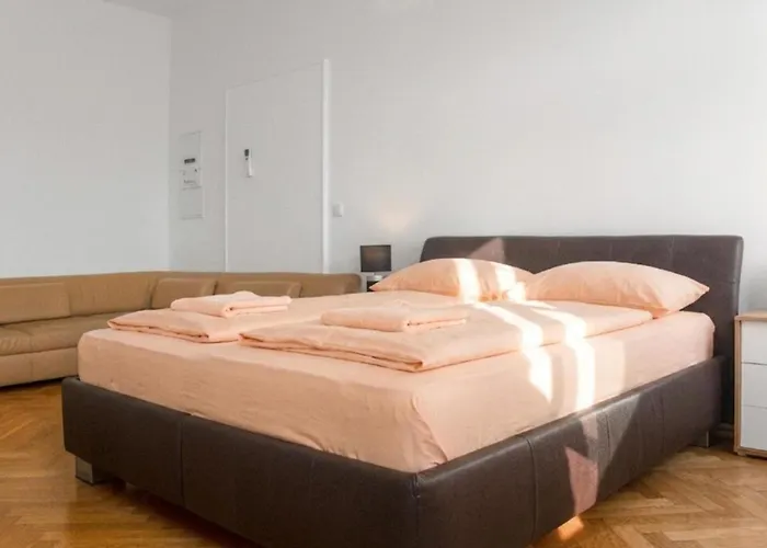 Spacious 7br Near Hauptbahnhof Apartamento *