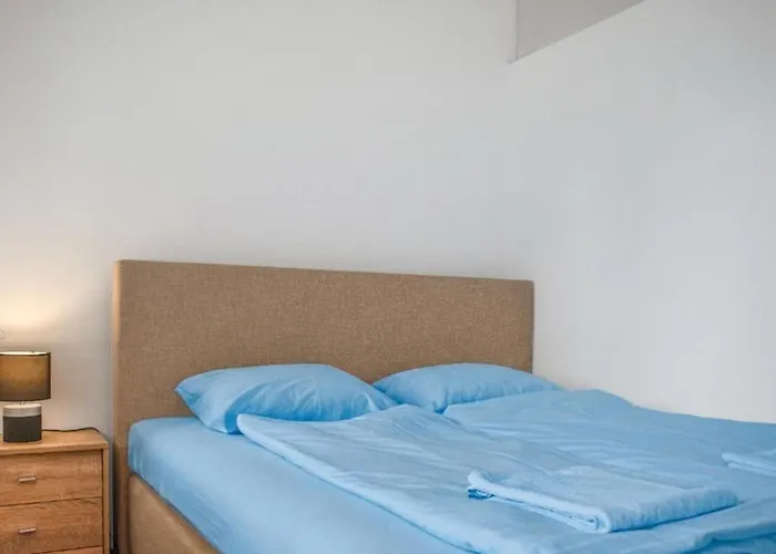 Spacious 7br Near Hauptbahnhof Apartamento *
