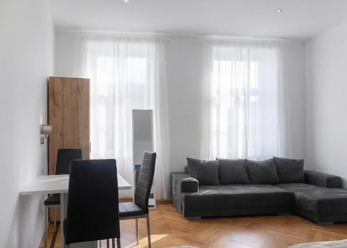 Spacious 7br Near Hauptbahnhof Viena