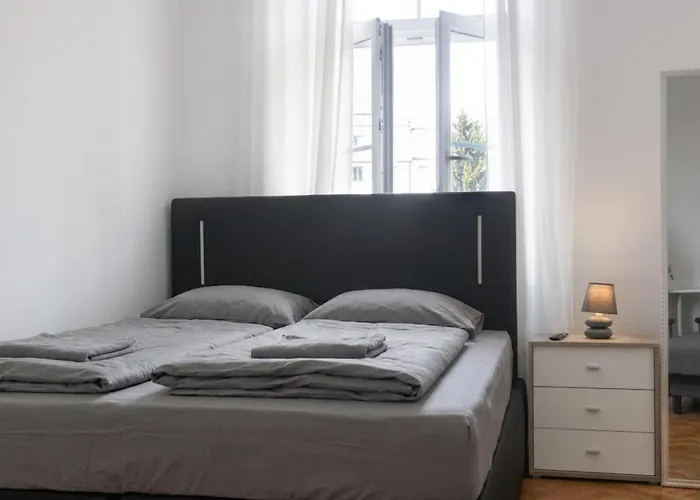 Spacious 7br Near Hauptbahnhof Apartamento Viena